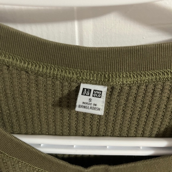 Uniqlo shirt - Picture 2 of 2